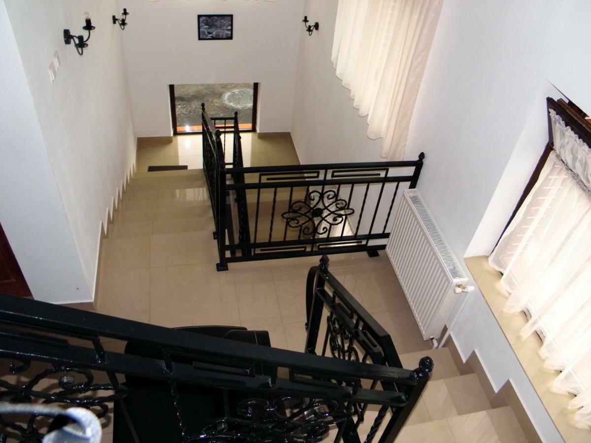 Pensiunea Platinum Târgu Jiu Buitenkant foto