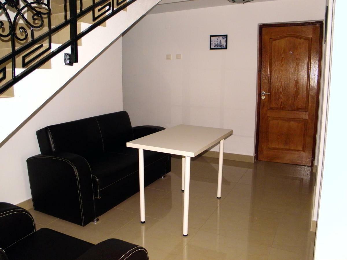 Pensiunea Platinum Târgu Jiu Buitenkant foto