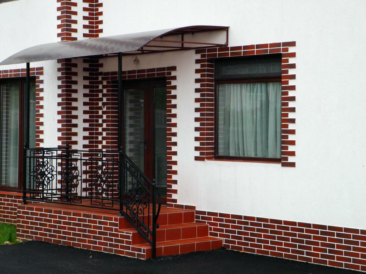 Pensiunea Platinum Târgu Jiu Buitenkant foto