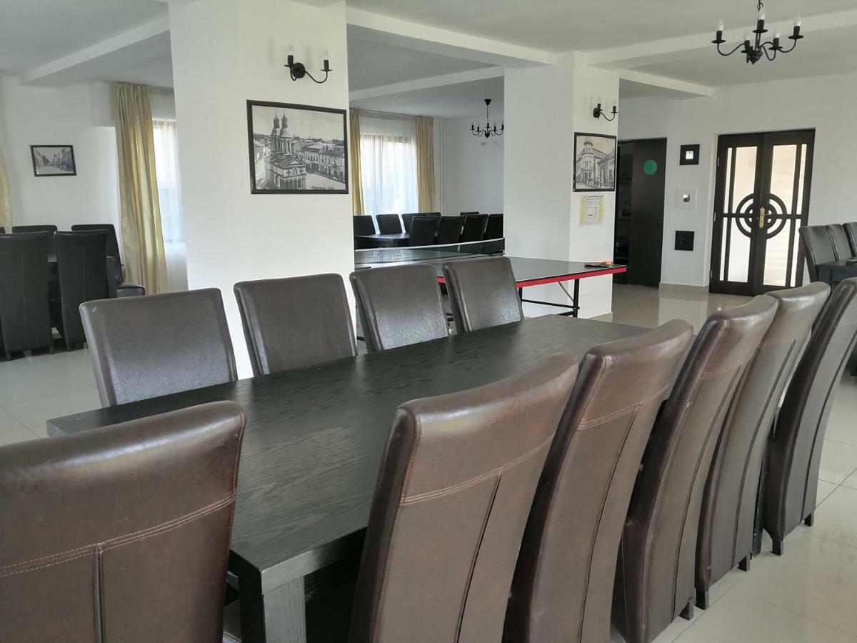 Pensiunea Platinum Târgu Jiu Buitenkant foto