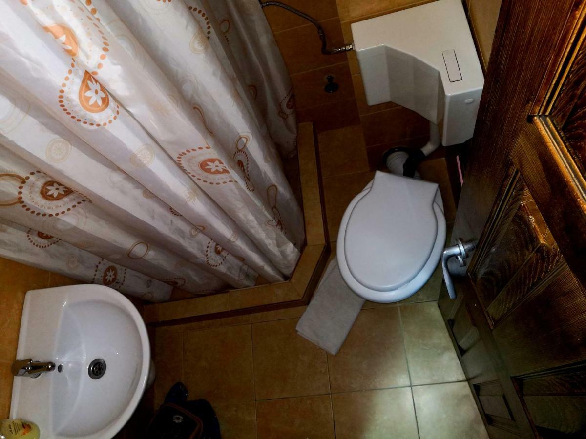 Pensiunea Platinum Târgu Jiu Buitenkant foto
