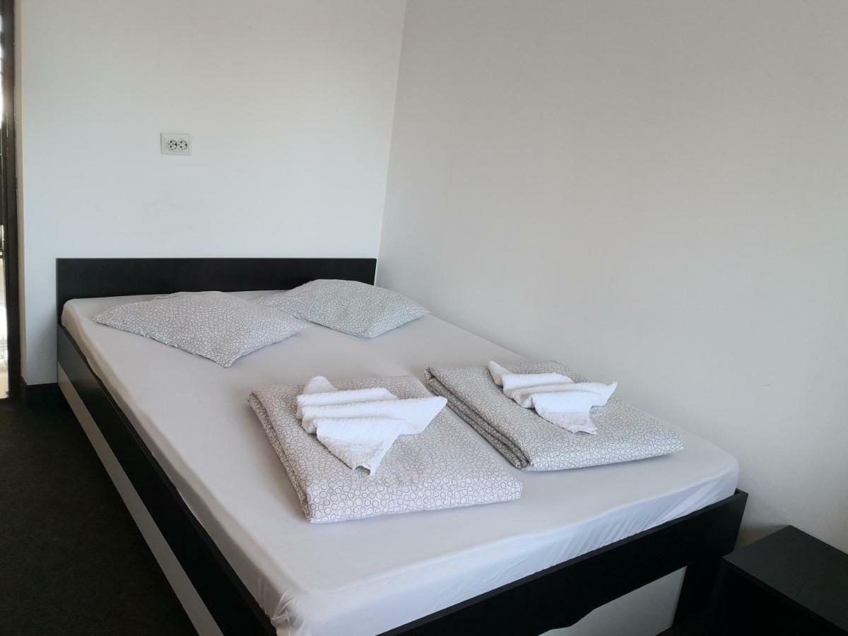 Pensiunea Platinum Târgu Jiu Buitenkant foto