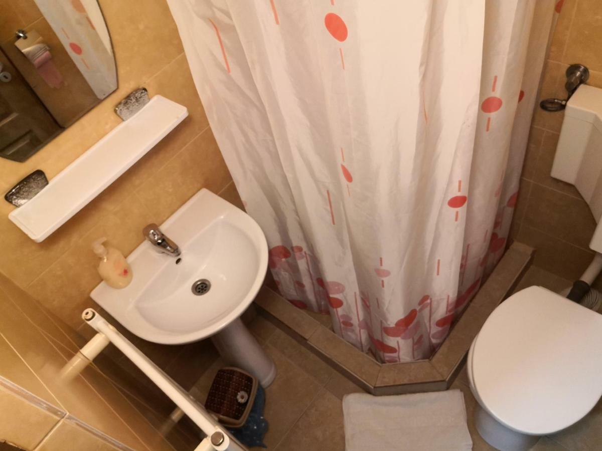 Pensiunea Platinum Târgu Jiu Buitenkant foto
